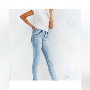 One Teaspoon
One Teaspoon Yard Bird Skinny
Jeans Raw Hem Sz 30